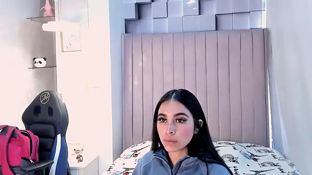 Snapshot of CandySays chatting on 10.12.25 CandySays online show from 10.12.25