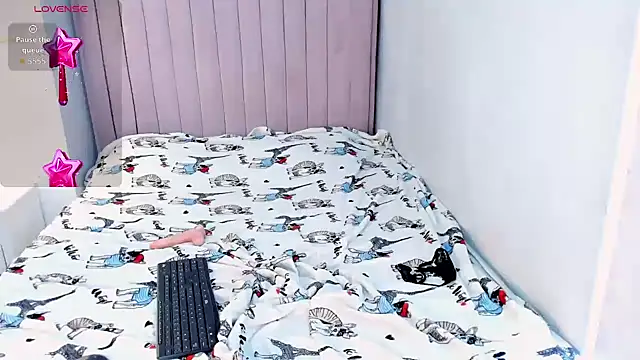 Snapshot of CandySays chatting on 10.27.25 CandySays online show from 10.27.25