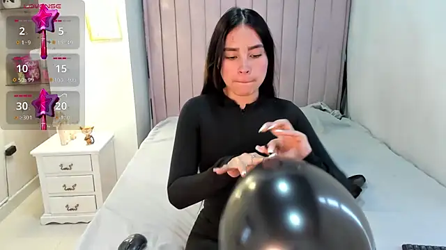 Snapshot of CandySays chatting on 10.30.25 CandySays online show from 10.30.25