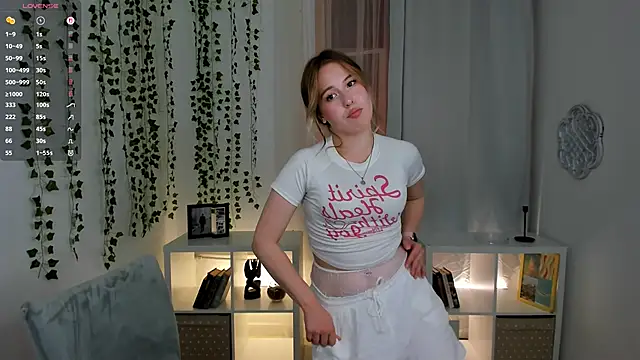 LanaRoselle online show from 09.19.25