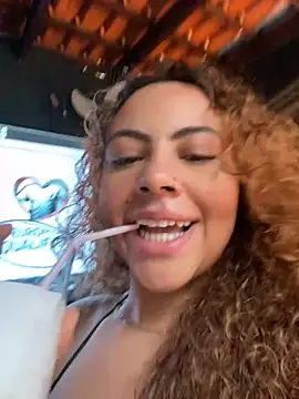 Chloe Leaozinho online show from 10.11.25