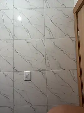 Chloe Leaozinho online show from 11.08.25