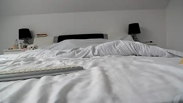 ArabianMalikah online show from 10.14.25