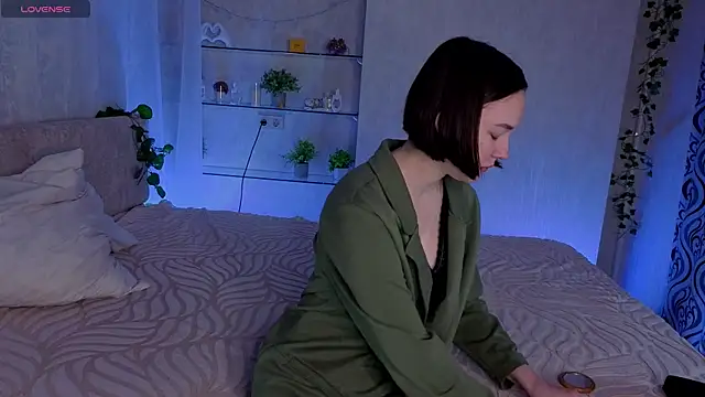 LoisBasil online show from 11.07.25