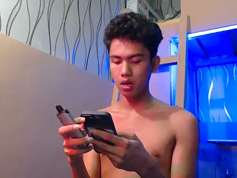 Snapshot of Demure_Asian143 chatting on 09.29.25 Demure Asian143 online show from 09.29.25