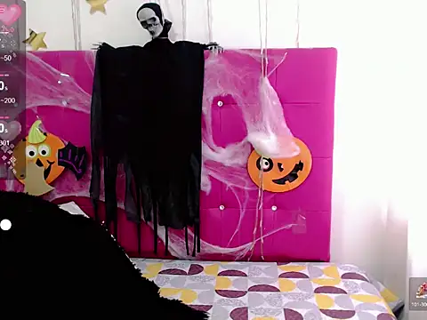 sara arias00 online show from 10.29.25