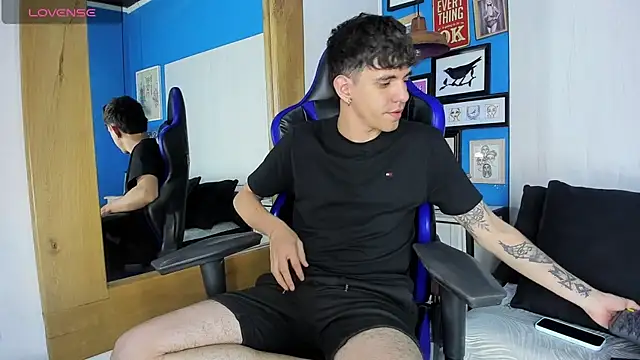 Snapshot of Matteo12_ chatting on 09.15.25 Matteo12 online show from 09.15.25