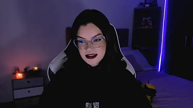 Snapshot of OphelianaRose33 chatting on 09.25.25 OphelianaRose33 online show from 09.25.25