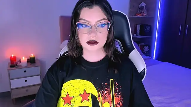 Snapshot of OphelianaRose33 chatting on 10.17.25 OphelianaRose33 online show from 10.17.25