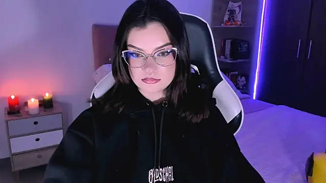 Snapshot of OphelianaRose33 chatting on 10.18.25 OphelianaRose33 online show from 10.18.25