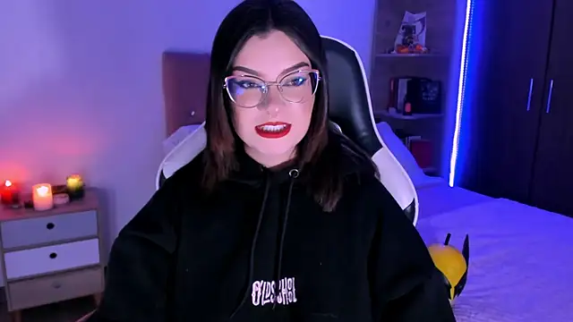 Snapshot of OphelianaRose33 chatting on 10.25.25 OphelianaRose33 online show from 10.25.25