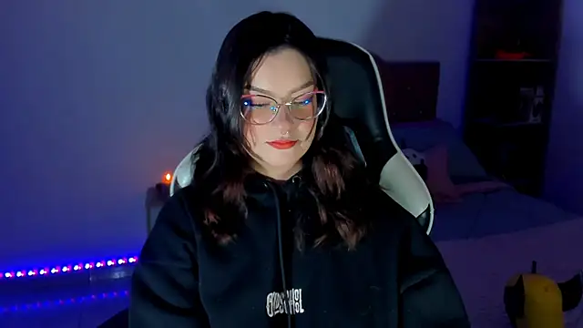 OphelianaRose33 online show from 04.17.26