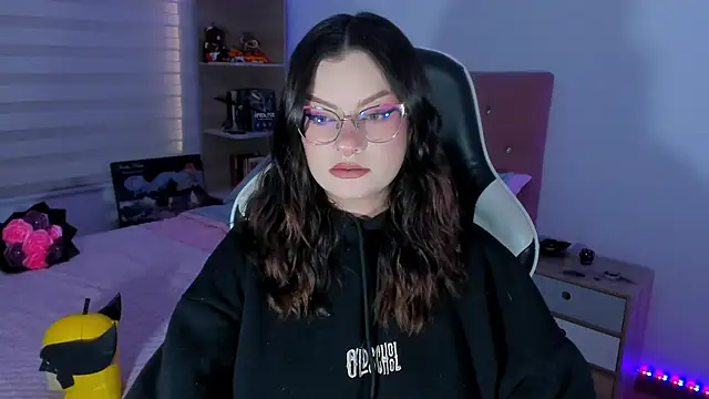 OphelianaRose33 online show from 06.10.26
