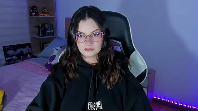 OphelianaRose33 online show from 06.11.26