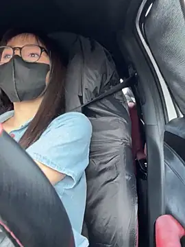 Linh 2004 online show from 09.16.25