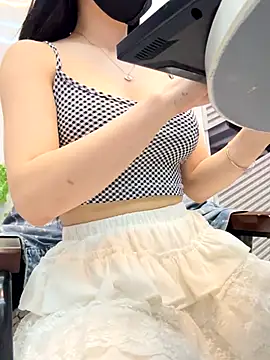 Linh 2004 online show from 09.20.25