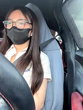 Linh 2004 online show from 10.16.25