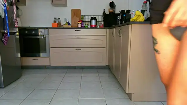 Snapshot of BRIANSILK77 chatting on 10.21.25 BRIANSILK77 online show from 10.21.25