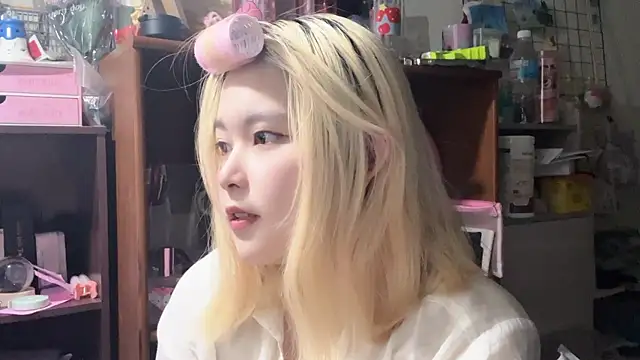 luna51888 online show from 10.31.25