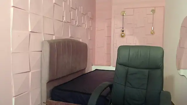 Snapshot of katalina07_1 chatting on 09.29.25 katalina07 1 online show from 09.29.25