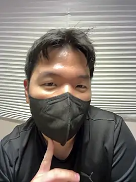 Snapshot of wolfdogwip chatting on 10.24.25 wolfdogwip online show from 10.24.25