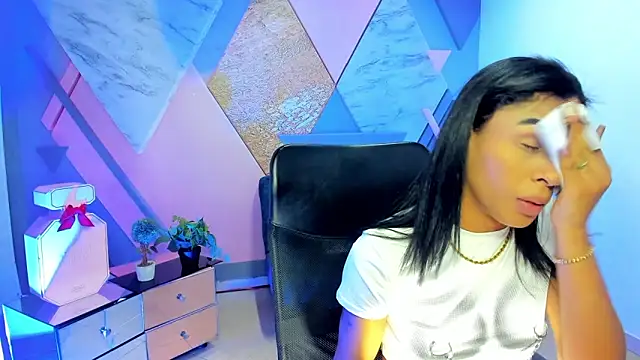 Snapshot of keytinthomson_ chatting on 10.16.25 keytinthomson  online show from 10.16.25