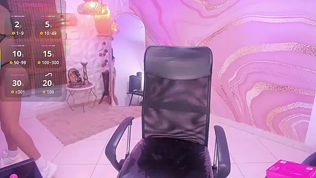 Snapshot of keytinthomson_ chatting on 10.24.25 keytinthomson  online show from 10.24.25