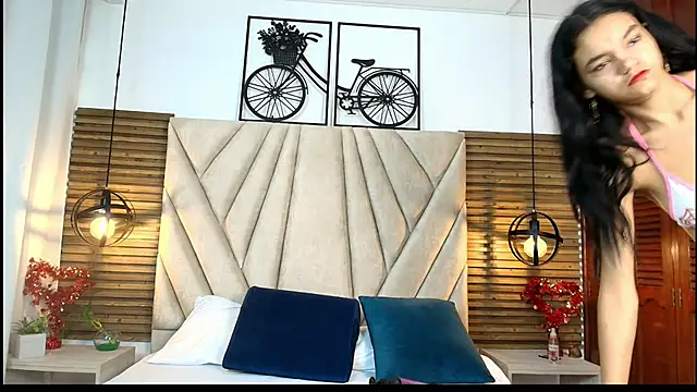 Snapshot of Cinthiabaker chatting on 10.08.25 Cinthiabaker online show from 10.08.25