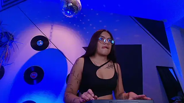 Lilith and Khloe online show from 10.08.25