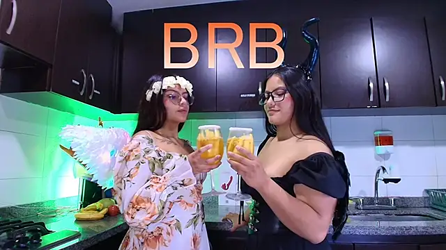 Lilith and Khloe online show from 11.04.25