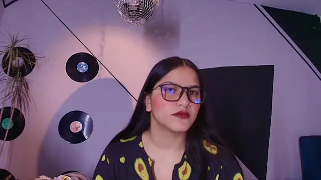 Lilith and Khloe online show from 03.03.26