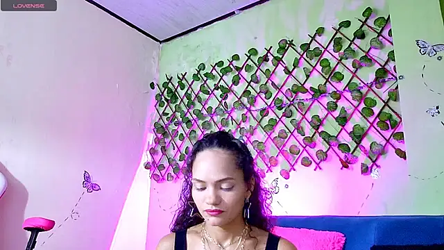 Snapshot of Karen_Ariass chatting on 05.11.26 Karen Ariass online show from 05.11.26