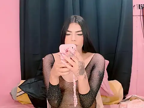 Snapshot of _crystal23_ chatting on 10.11.25  crystal23  online show from 10.11.25