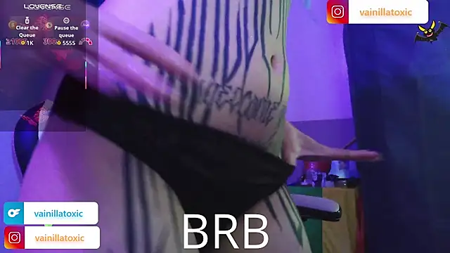 Snapshot of vainilla_doll chatting on 02.20.26 vainilla doll online show from 02.20.26
