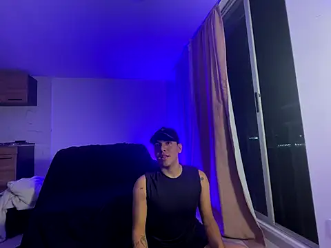 Snapshot of Axel_Hunter chatting on 10.08.25 Axel Hunter online show from 10.08.25