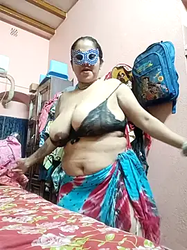 Snapshot of SexyBhabhi323 chatting on 09.16.25 SexyBhabhi323 online show from 09.16.25