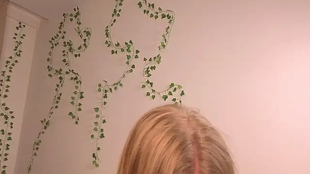 Snapshot of EditaHedley chatting on 10.31.25 EditaHedley online show from 10.31.25