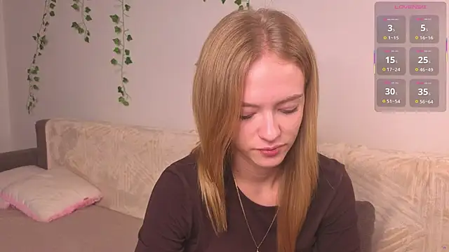 Snapshot of EditaHedley chatting on 11.04.25 EditaHedley online show from 11.04.25