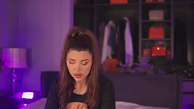 Monique Celeste online show from 05.18.26