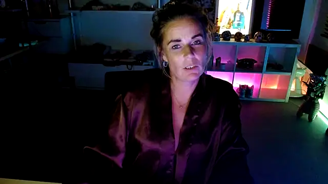 Mrs-Aurora online show from 10.05.25