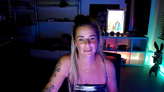 Mrs-Aurora online show from 10.14.25