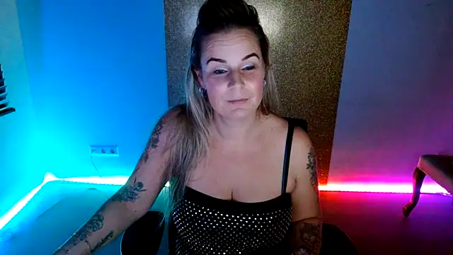 Mrs-Aurora online show from 12.04.25