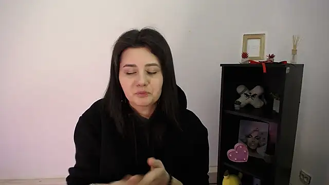 Katrin kiss  online show from 02.05.26