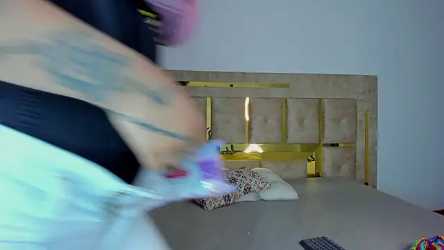 Kitty ravee online show from 01.14.26