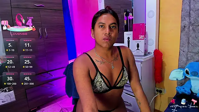 Snapshot of Khloee_f_w chatting on 11.05.25 Khloee f w online show from 11.05.25