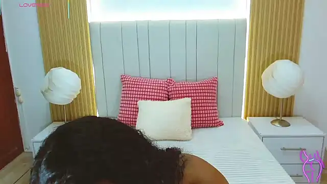 Snapshot of WildScarlet chatting on 09.23.25 WildScarlet online show from 09.23.25