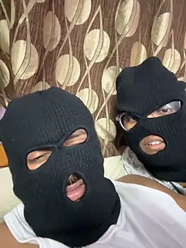 Snapshot of VVcouple chatting on 10.04.25 VVcouple online show from 10.04.25