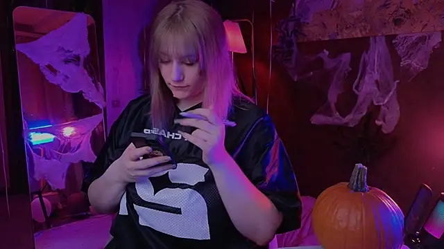 Morvelyn online show from 10.26.25