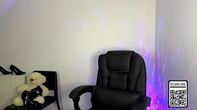 Snapshot of Ruthless_111 chatting on 10.28.25 Ruthless 111 online show from 10.28.25