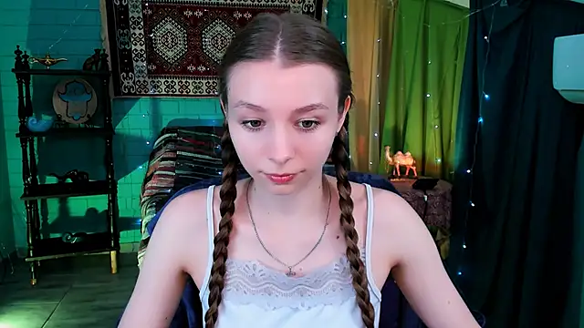 Snapshot of JulieDaniel chatting on 05.18.26 JulieDaniel online show from 05.18.26